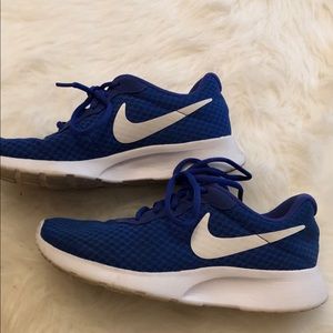 Nike women’s sneakers